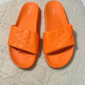 Carrots by Anwar | Orange Embossed Carrot Slides NWOT Sz 7 — Pop Color